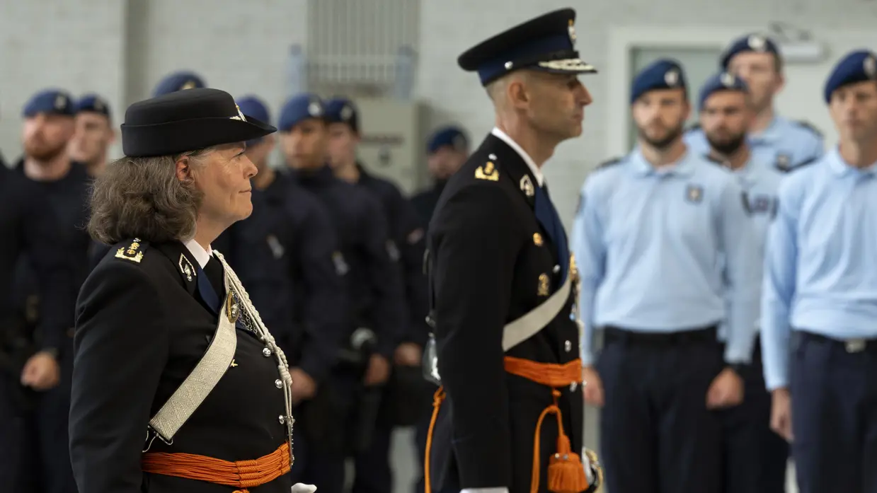 Foto van oud CKMar Annelore Roelofs tijdens de commando-overdracht op 27 augustus 2026.