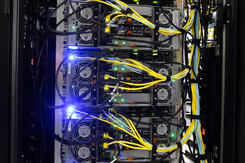 Kabels in een datacentrum.