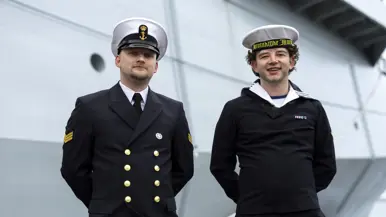 Portretfoto’s van sergeant LDGD Lars en matroos 1 LDV Rowan.