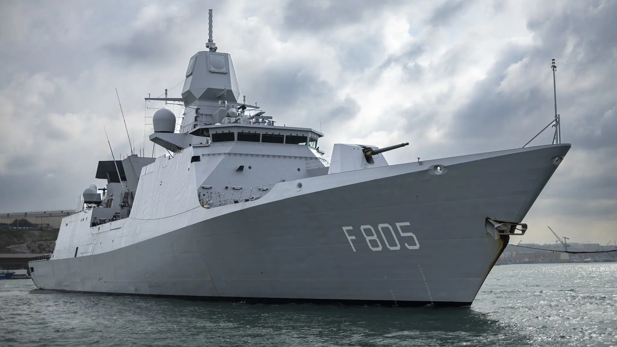 Zr.Ms. Evertsen op volle zee. 
