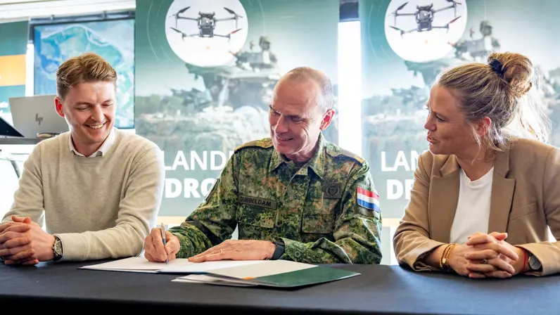 Dubbeldam in overleg met Nederlandse industrie over drones.