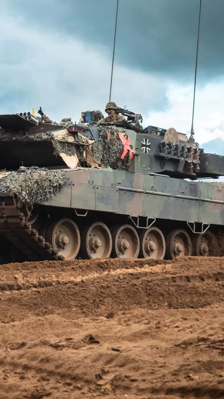 Een Duitse tank op het oefenterrein in het Litouwse Pabrade.