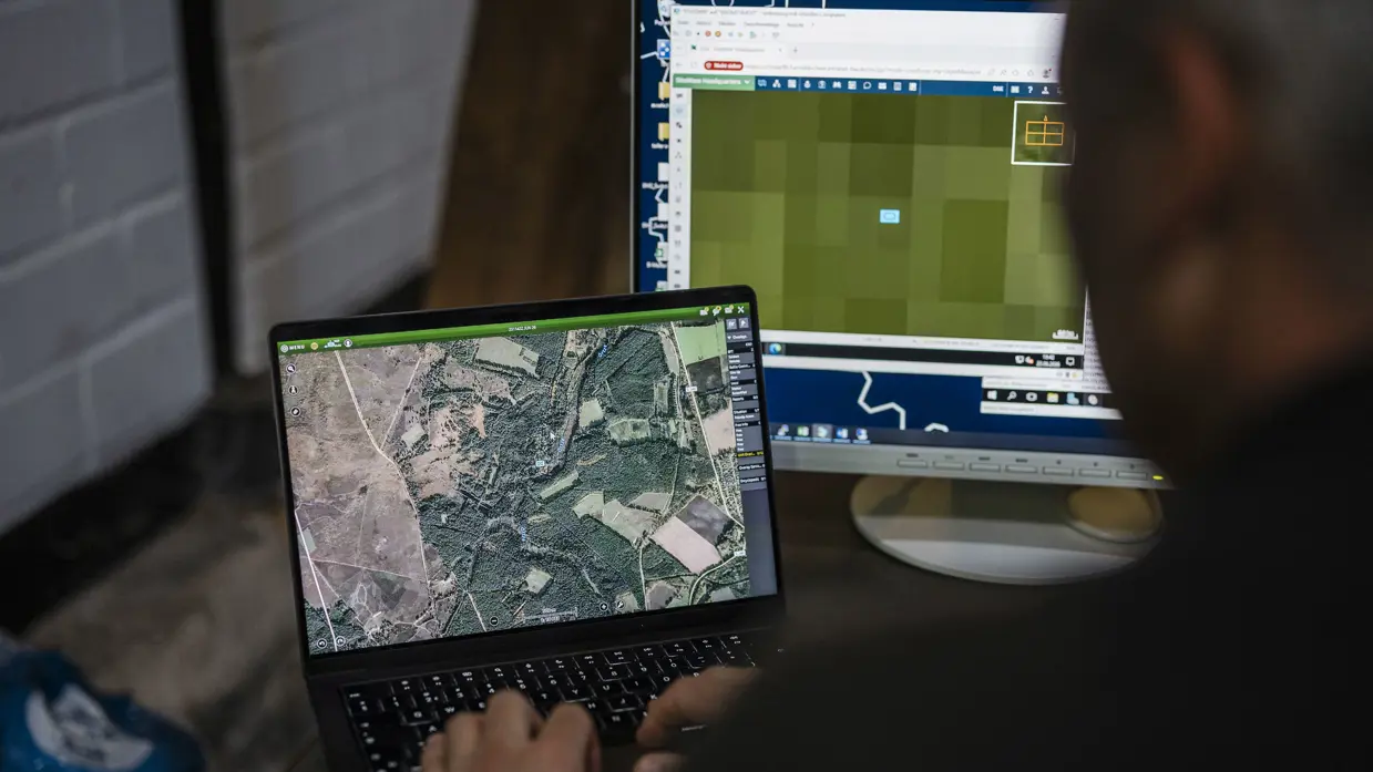 Militair gebruikt digitale systemen binnen de Tactical Cloud.