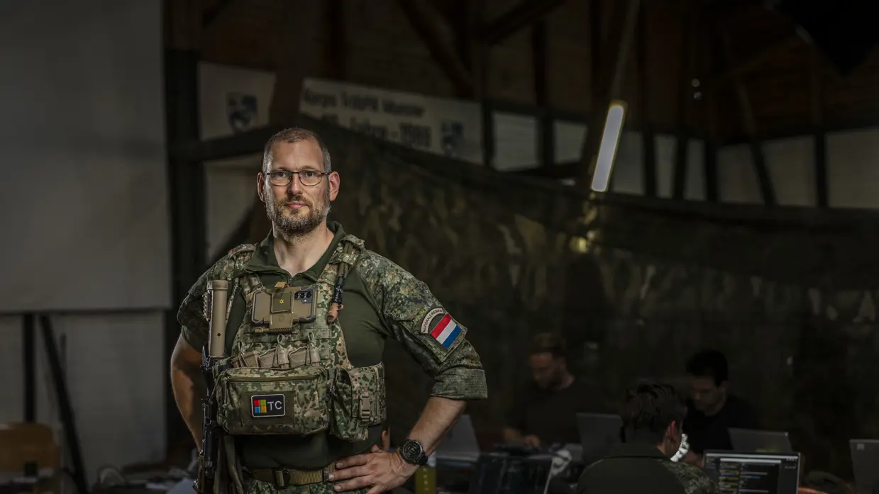 Luitenant Hans, reservist bij 10 Infanteriebataljon. 