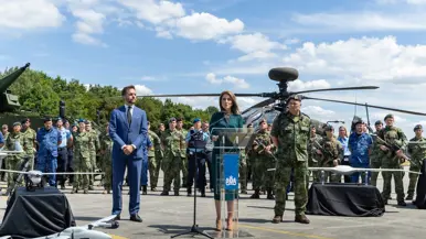 Minister Yesilgöz tijdens toespraak  
