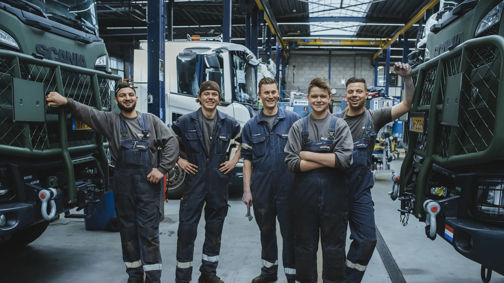 Monteurs van Scania in de werkplaats.