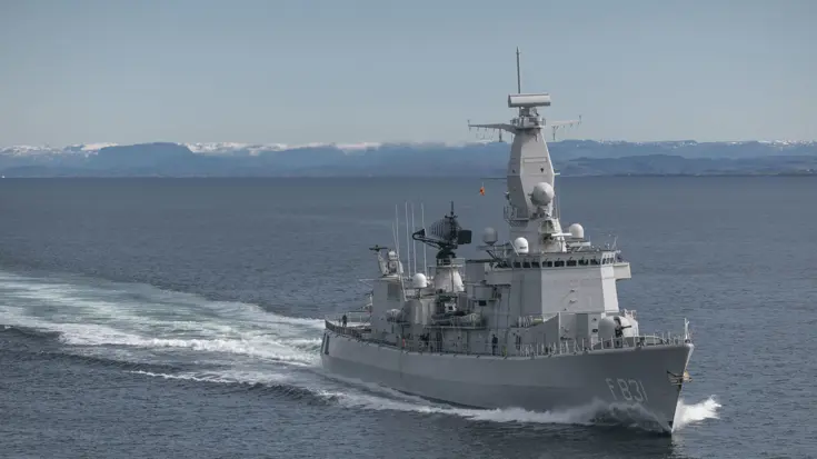 Zr.Ms. Van Amstel op zee.