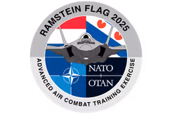 Cirkelvorming embleem van Ramstein Flag 2025. in het midden is een jachtvliegtuig te zien.