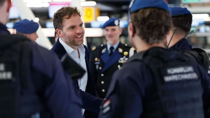 Minister van Asiel en Migratie bezoekt Schiphol