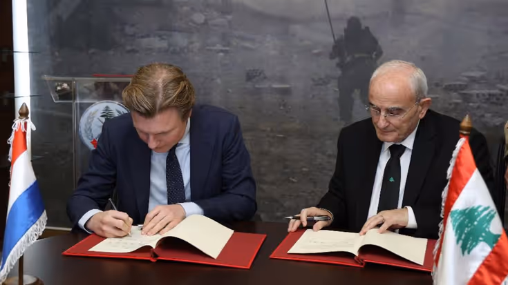 Minister Brekelmans ondertekent in Libanon de samenwerking.