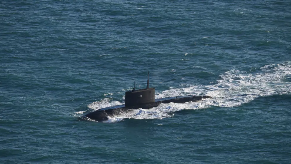 De Russische onderzeeboot Novorossiysk, toen die eerder dit jaar ook al door de Nederlandse marine werd geëscorteerd.
