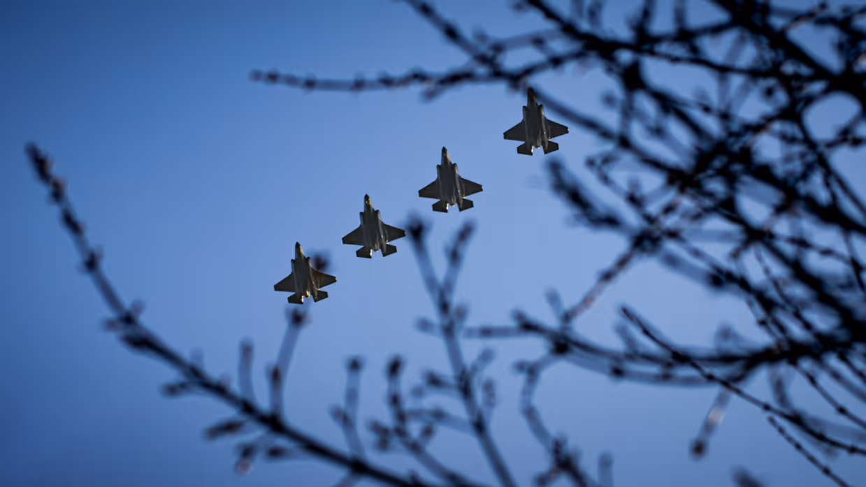 Vier F-35's in de lucht