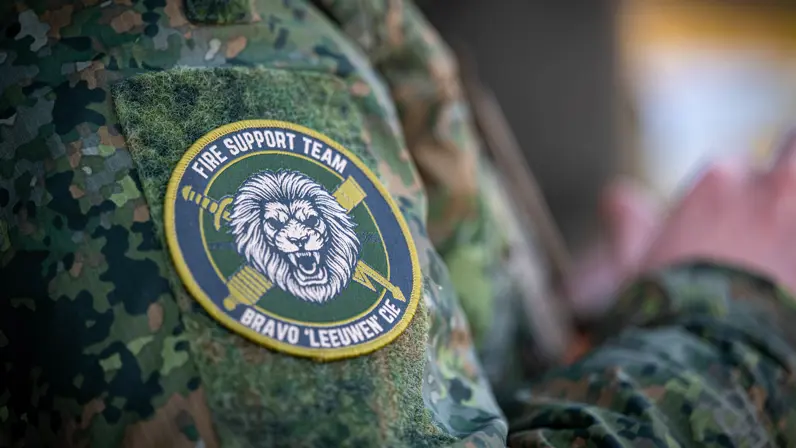 Een foto van de patch van het FST van de Bravo-compagnie van 45 Pantserinfanteriebataljon. 