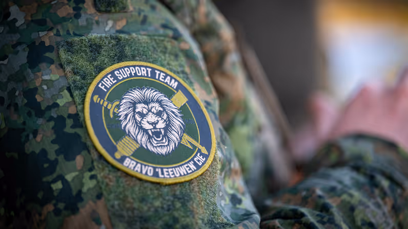 Een foto van de patch van het FST van de Bravo-compagnie van 45 Pantserinfanteriebataljon. 