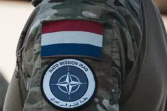 Embleem van een missie op de schouder van een militair.