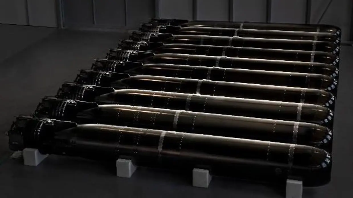 Een rij F21-torpedo’s in een stelling.