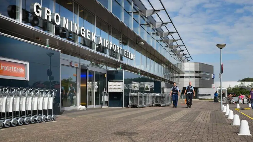 Voorzijde van Groningen Airport Eelde