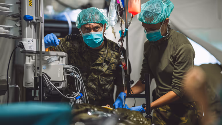 Militaire artsen aan het werk