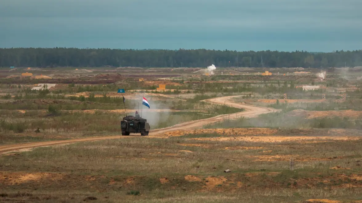  Nederlandse pantservoertuigen in het veld