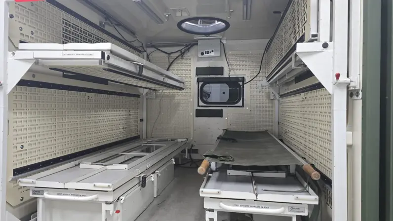 Het interieur van een geüpdate koffer.    