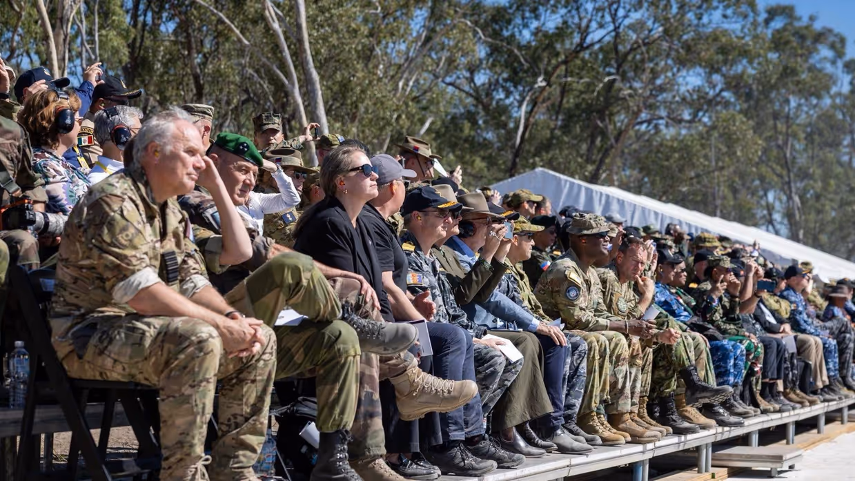 Ook De Commandant Der Strijdkrachten Was Aanwezig Links.