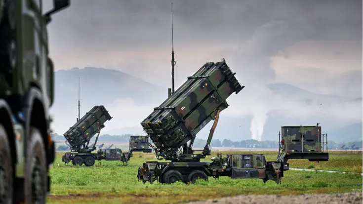 Patriot-systeem in werking op een veld