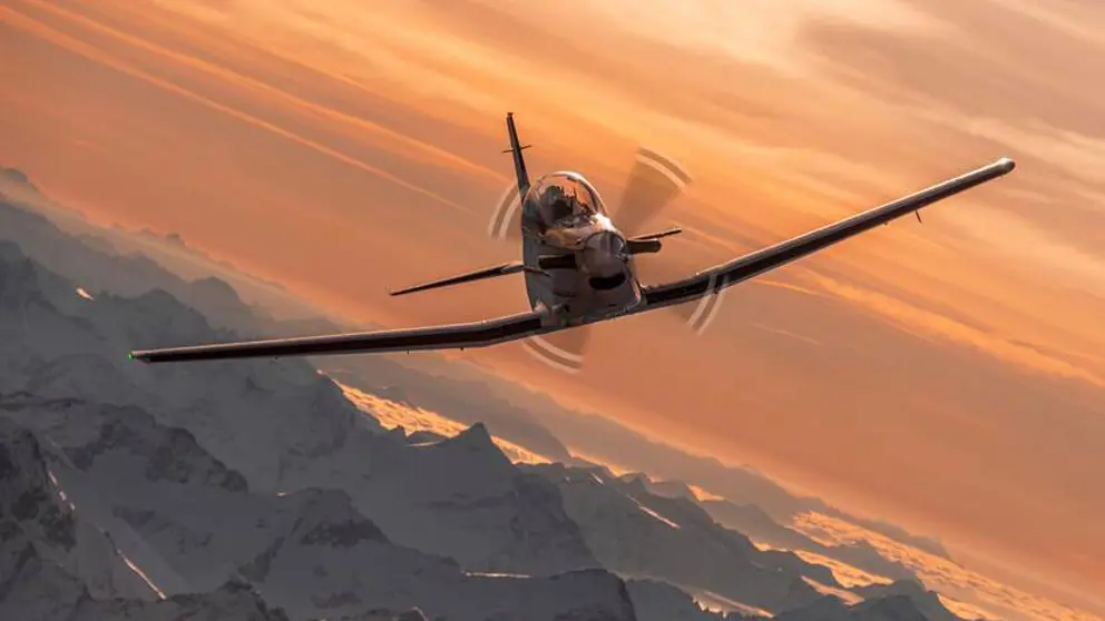 Een PC-7 MKX in de lucht.