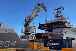 Zr.Ms Pelikaan lost hulpgoederen in de haven van Kingston Jamaica