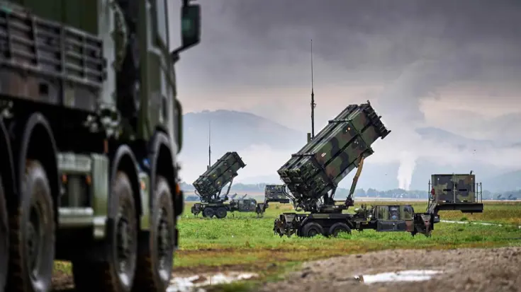 Luchtverdedigingssystemen in het veld.