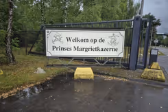 Ingang van een defensiekazerne.