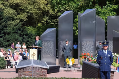 staatssecretaris Tuinman spreekt tijdens Indieherdenking