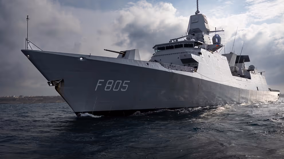 Zr.Ms. Evertsen op zee.